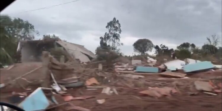 Prefeitura vai transferir bairro completamente destruído pela enchente em Cruzeiro do Sul