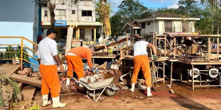 Detentos atuam na limpeza de municípios dos vales do Rio Pardo e do Taquari