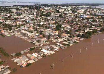 Com 100% da área urbana atingida pela enchente, prefeitura de Eldorado do Sul decide evacuar o município inteiro