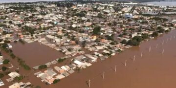 Com 100% da área urbana atingida pela enchente, prefeitura de Eldorado do Sul decide evacuar o município inteiro