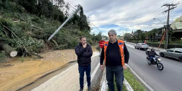 Após fortes chuvas, Gramado tem mais de 500 hotéis e restaurantes fechados