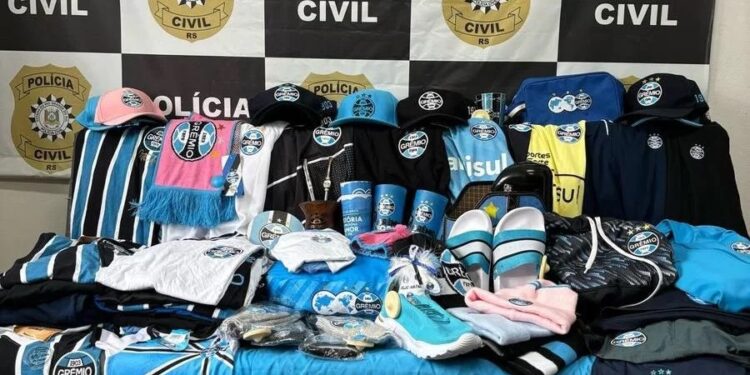 Polícia Civil apreende em abrigo de Cachoeirinha mercadorias furtadas de loja do Grêmio na Arena