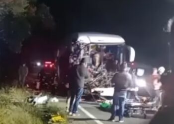 Grave acidente envolvendo ônibus e caminhão deixa vários feridos na BR-116