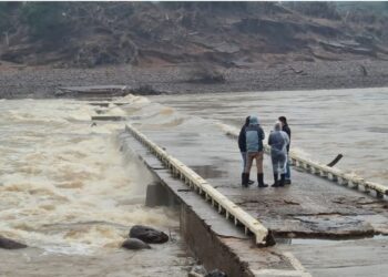 Cerca de 40 metros da base da Ponte de Cotiporã foi levada pelas águas