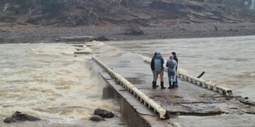 Cerca de 40 metros da base da Ponte de Cotiporã foi levada pelas águas