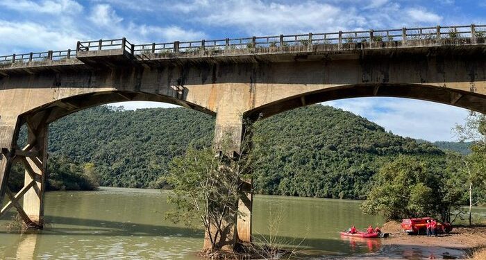 Veículo com Placas da Argentina é Encontrado no Fundo do Rio da Prata entre Antônio Prado e Vila Flores