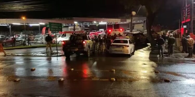 Tentativa de assalto a carro-forte no Aeroporto de Caxias do Sul deixa policial e suspeito mortos, diz PM