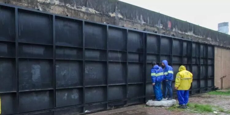 Três comportas do sistema de proteção contra cheias do Guaíba são fechadas