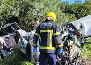 EMPRESÁRIA DE BANDA E DOIS HOMENS MORREM APÓS COLISÃO ENTRE CARROS DE LUXO EM PANTANO GRANDE