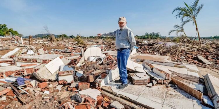 Lula visita áreas afetadas pelas enchentes no Vale do Taquari