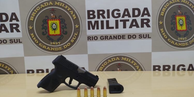 Abordagem na frente de Academia Termina com Prisão por Porte Ilegal de Arma de Fogo em Nova Roma Do Sul