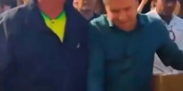 Ao lado de Bolsonaro, prefeito sugere guilhotina para Alexandre de Moraes