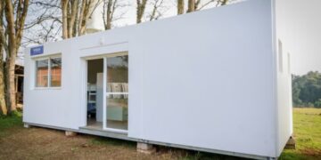 Fábrica em Ivoti inicia produção de 500 casas provisórias para atingidos por enchentes