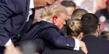 “Senti a bala rasgando a pele”, diz Trump sobre atentado em comício