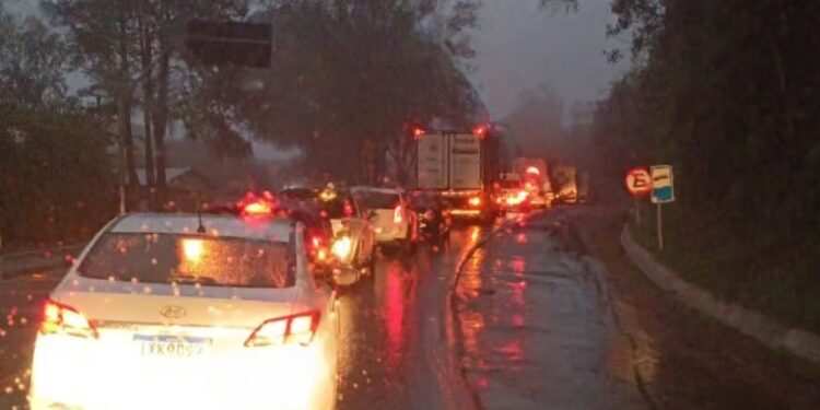 BR-470 é bloqueada novamente entre Bento e Veranópolis