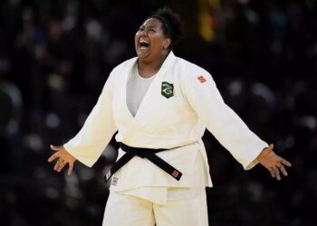 Bia Souza se torna a primeira estreante brasileira a ganhar ouro olímpico em provas individuais