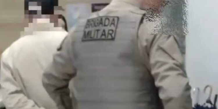 Idoso é preso por suspeita de abusar de jovem em vestiário de academia em Caxias do Sul