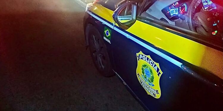 Homem vai até posto da Polícia Rodoviária Federal na Freeway para confessar que matou a mulher e se entregar