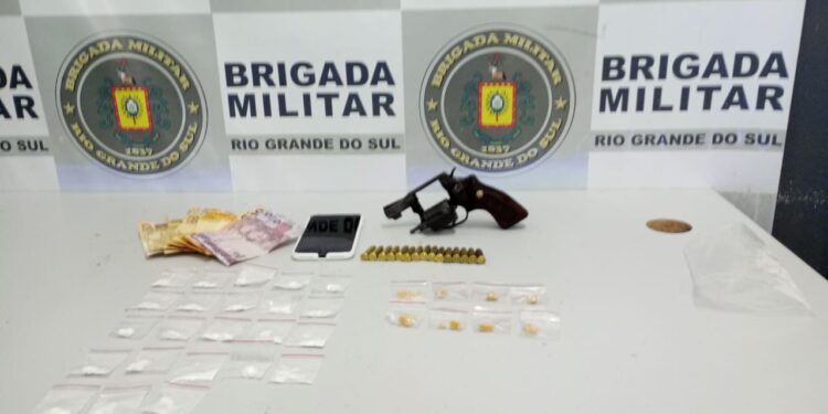 BM de Antônio Prado Apreende Menor de 14 anos com arma calibre 38 e Drogas