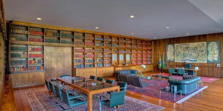 Governo Lula é condenado a pagar indenização a Bolsonaro e Michelle no caso dos móveis do Palácio da Alvorada