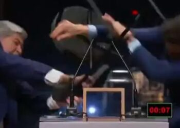 Datena agride Pablo Marçal com cadeirada durante debate entre os candidatos à prefeitura de São Paulo