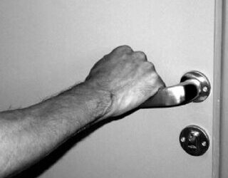 Homem tenta invadir a casa da ex-companheira em Taquara e acaba morrendo