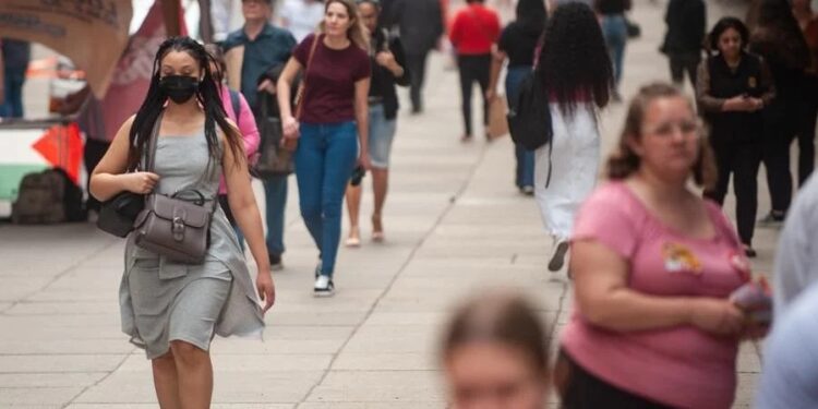 Fumaça das queimadas pode prejudicar a pele; saiba como se proteger