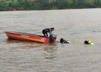 Motorista é encontrado morto dentro de carro que caiu de balsa no rio Uruguai