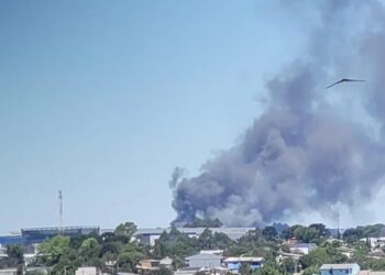Bombeiros controlam incêndio que atingiu sede da JBS em Passo Fundo