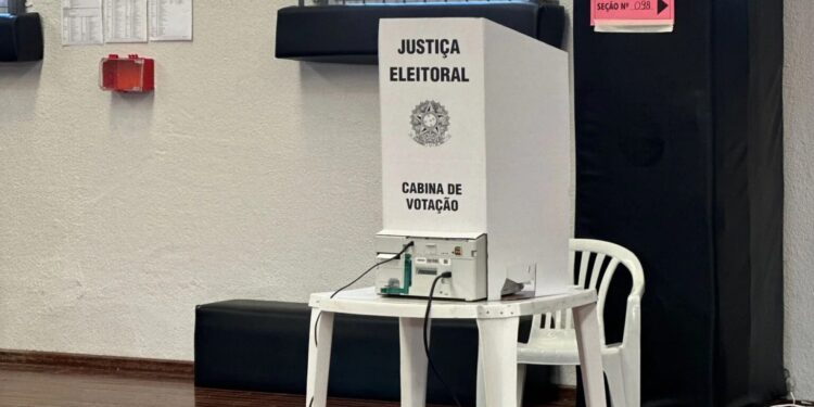 No RS, mesária leva um soco de eleitora que estava com pressa de votar e não quis ficar na fila