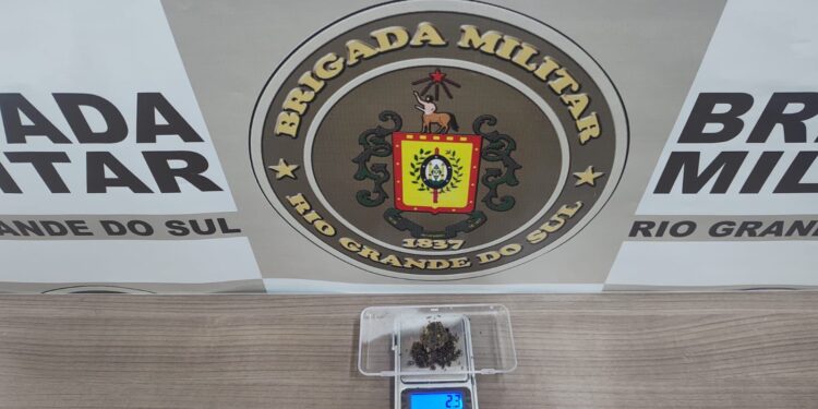 Brigada Militar Aborda Suspeito com Entorpecentes em Nova Roma do Sul