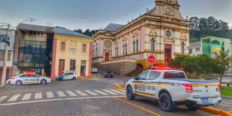 Homem de 45 anos procurado pela justiça é preso pela Brigada Militar durante patrulhamento em Antônio Prado