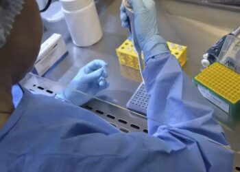 Nova variante do vírus Sars-CoV-2, que causa a Covid-19, é identificada em três Estados do Brasil