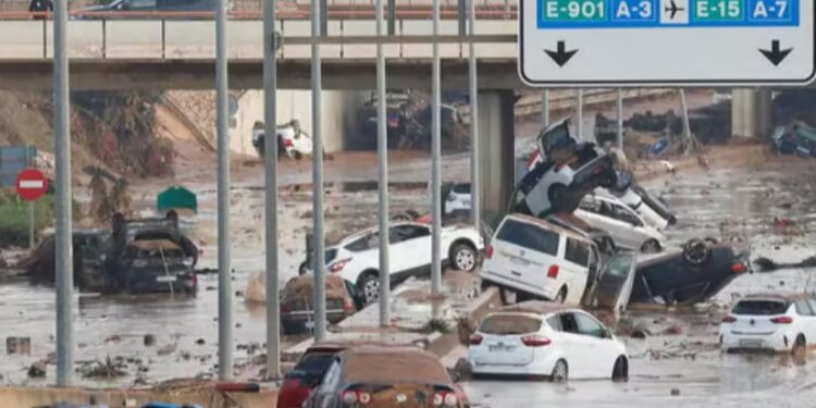 Espanha busca por corpos em cenário de ‘terra arrasada’ após pior enchente do século que deixou 95 mortos