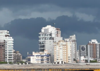Ciclone extratropical se aproxima do RS nesta quinta-feira com ventos de até 100 km/h, temporais e risco de granizo