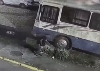 Pai é preso por suspeita de abandonar filho de 3 anos com síndrome rara durante viagem de ônibus no RS