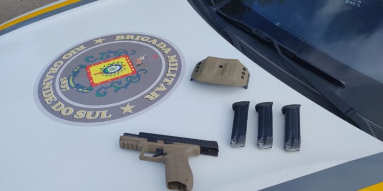 Homen de 35 anos é preso com arma de calibre restrito no Centro De Nova Roma Do Sul