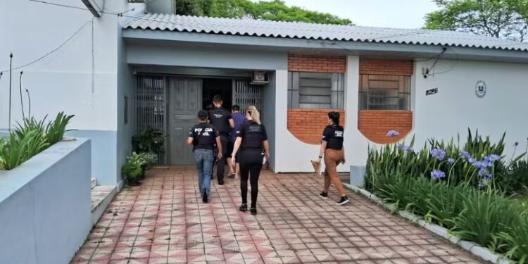 Empresário é preso por suspeita de torturar adolescente de 16 anos após desconfiar de namoro da filha com o jovem no RS