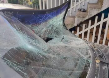 Mulher de 25 anos Destrói Carro de Ex-Companheiro de 65 em Caxias do Sul