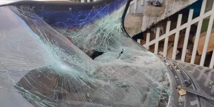 Mulher de 25 anos Destrói Carro de Ex-Companheiro de 65 em Caxias do Sul