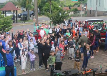 Festa de Natal da Rádio Nova Roma FM encantou a comunidade no domingo (22)