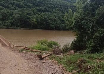 Caminhão Cai no Rio da Prata e Motorista Está Desaparecido