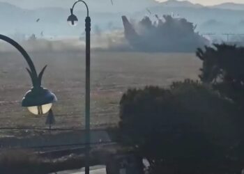 Avião com 181 pessoas a bordo explode em aeroporto na Coreia do Sul