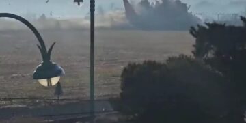 Avião com 181 pessoas a bordo explode em aeroporto na Coreia do Sul