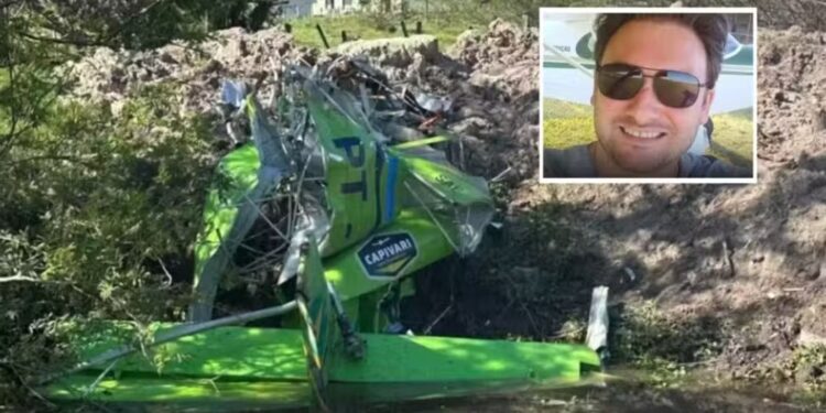 Piloto morre após avião agrícola bater em torre de energia e cair em cidade gaúcha