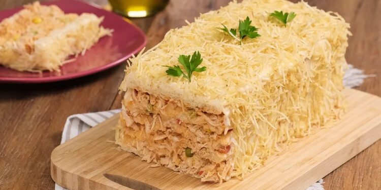 Torta fria de frango causa surto de intoxicação alimentar em Pelotas com mais de 50 casos