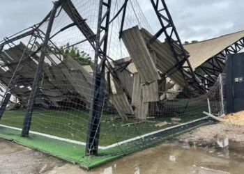 Ciclone subtropical atinge RS com vendaval de até 100 km/h deixando feridos e milhares sem luz