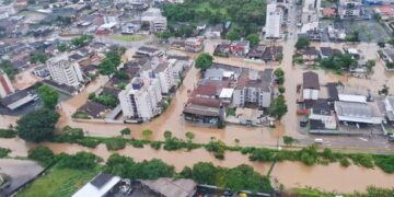 Chuvas intensas atingem Santa Catarina e causam alagamentos