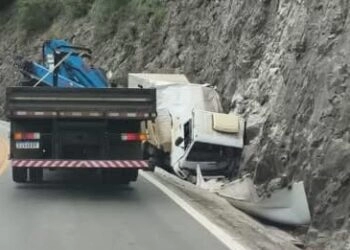 Caminhoneiro morre em grave acidente na Serra do Rio das Antas, em Flores da Cunha