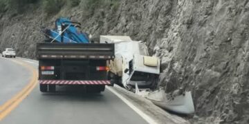 Caminhoneiro morre em grave acidente na Serra do Rio das Antas, em Flores da Cunha